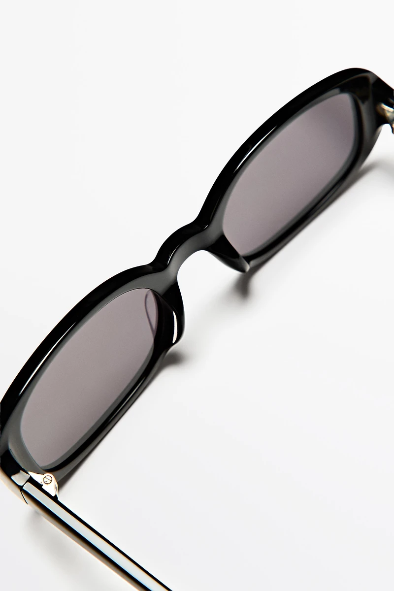 90s-style rounded sunglasses