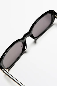 90s-style rounded sunglasses