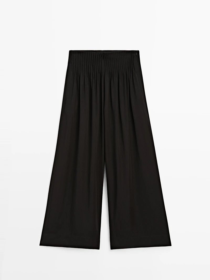 Flowing wide-leg pants