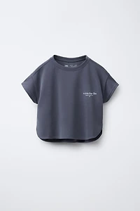 FLOWY TEXT T-SHIRT