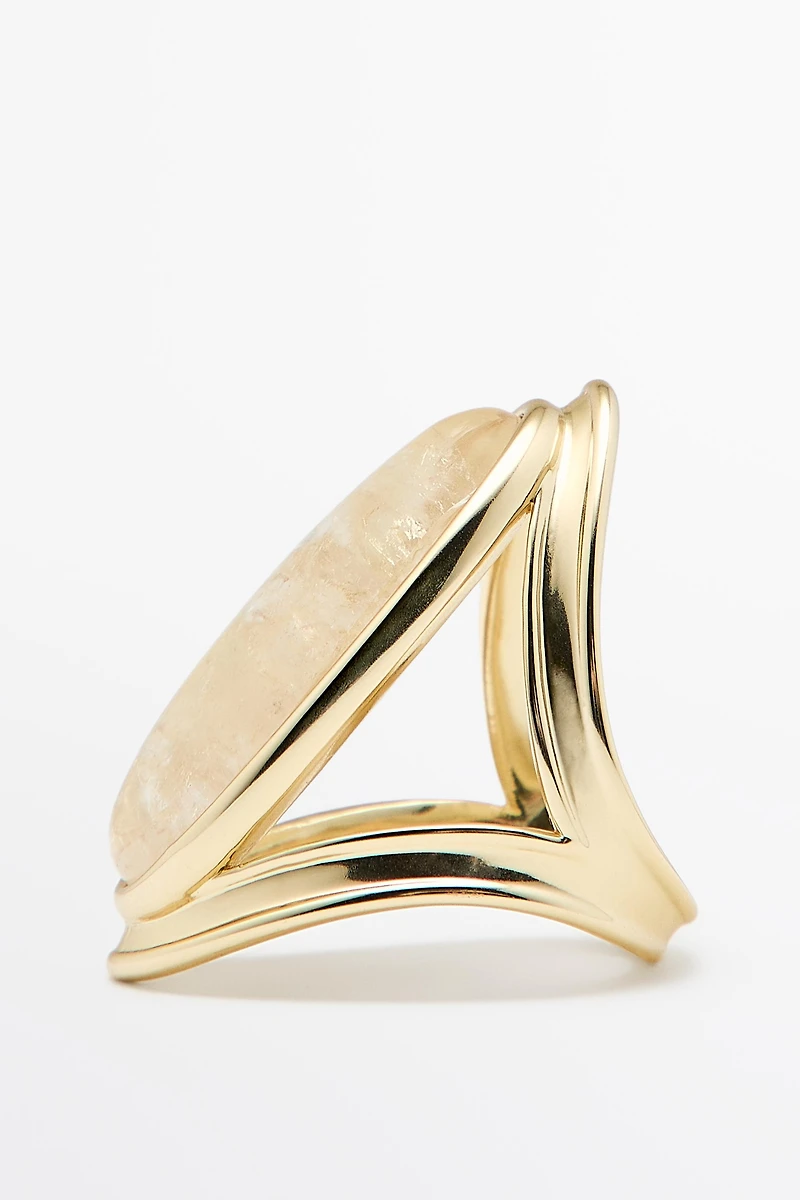 Oval Quartz Ring