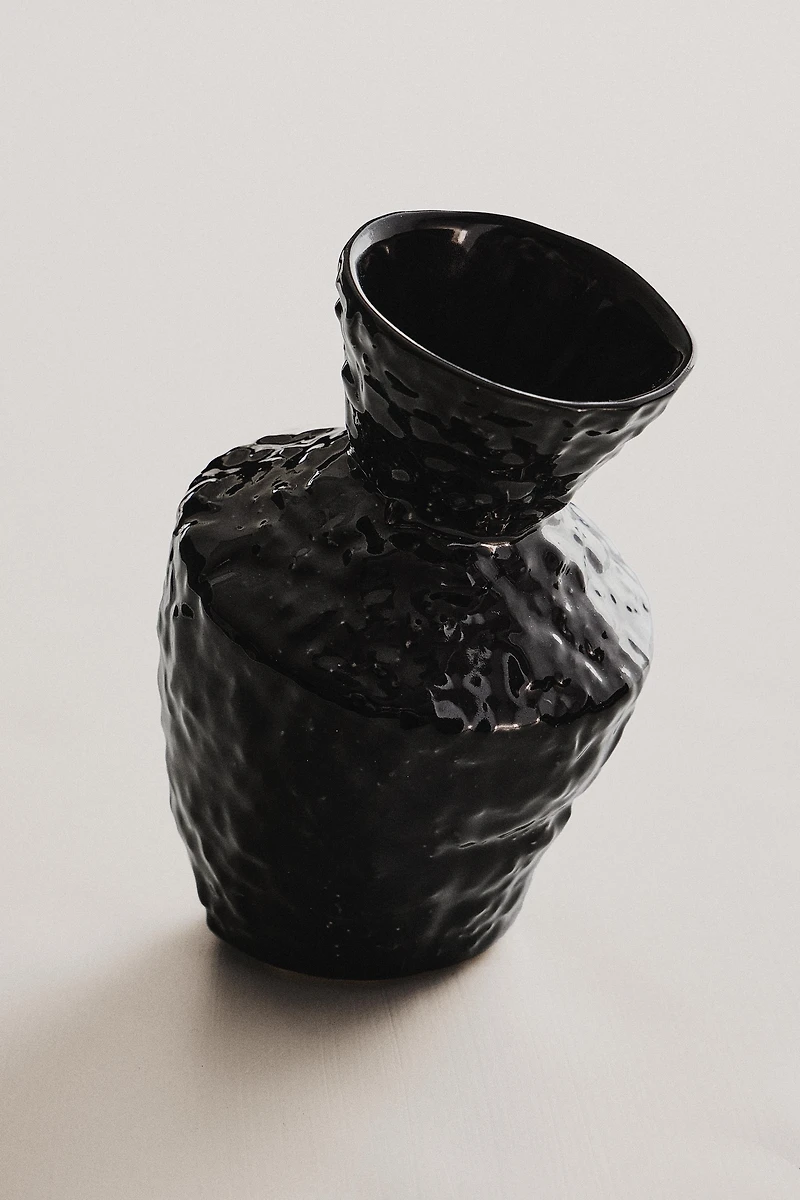 SLANTED VASE