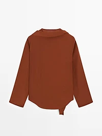 Flowing blouse with tied neck