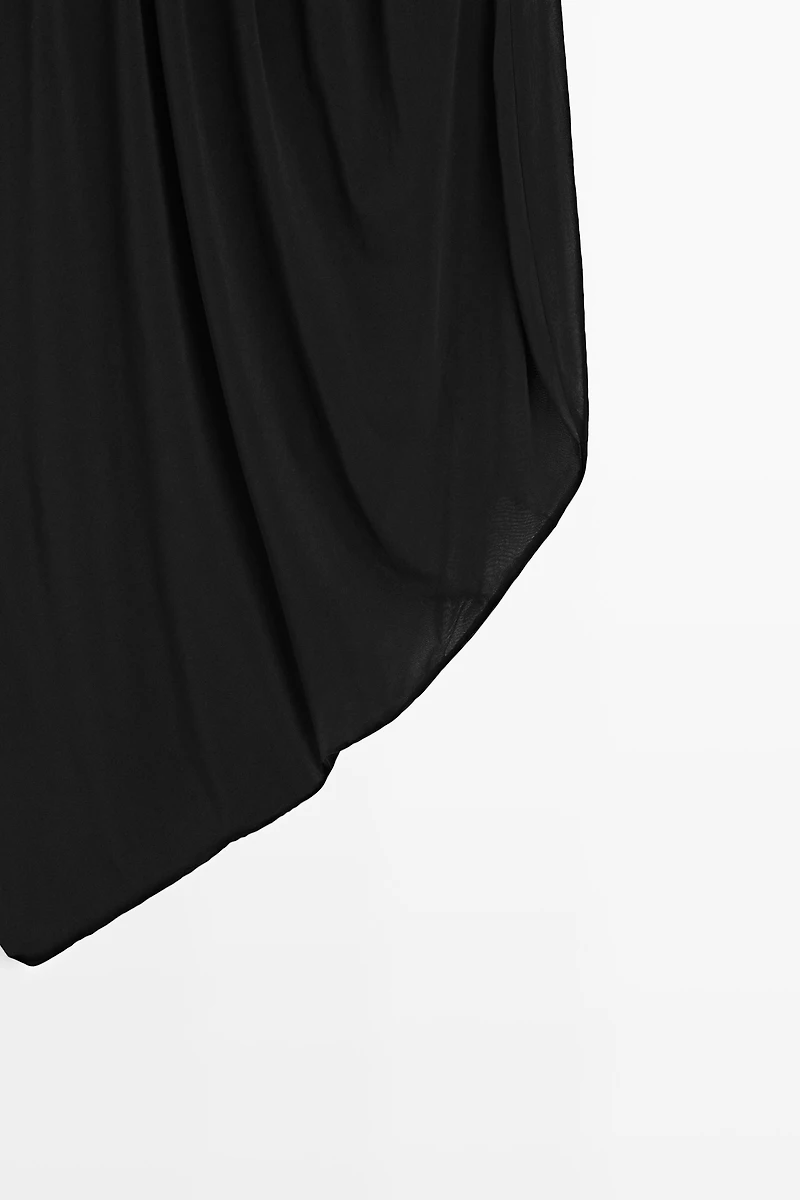 Strapless flowing top