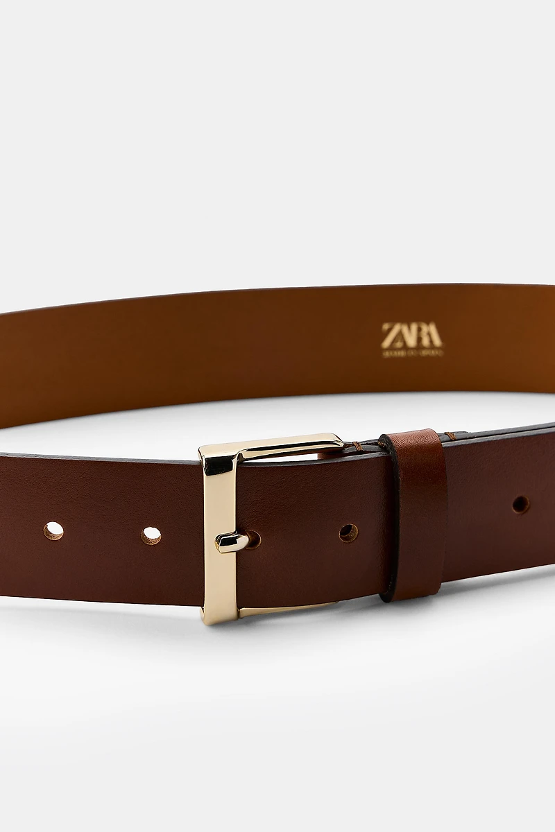 CEINTURE EN CUIR À BOUCLE CARRÉE