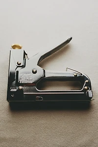 MANUAL STEEL STAPLER