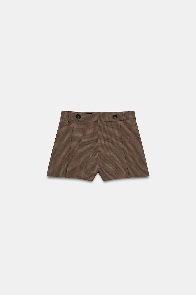 SHORT À PLIS ET BOUTONS