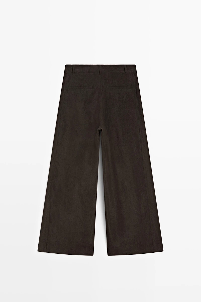 Wide-leg flowing trousers with darts