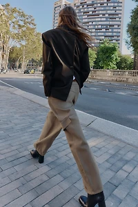 BLAZER WITH SHOULDER PADS AND BUTTONED BACK