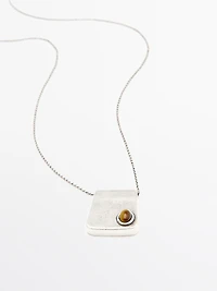 Pendentif carré avec pierre