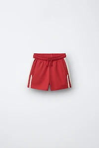 SHORT À BANDES LATÉRALES