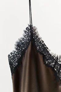 TOP SATINÉ EN DENTELLE