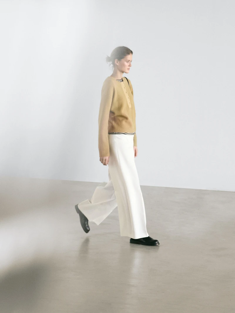 Wide-leg voluminous trousers