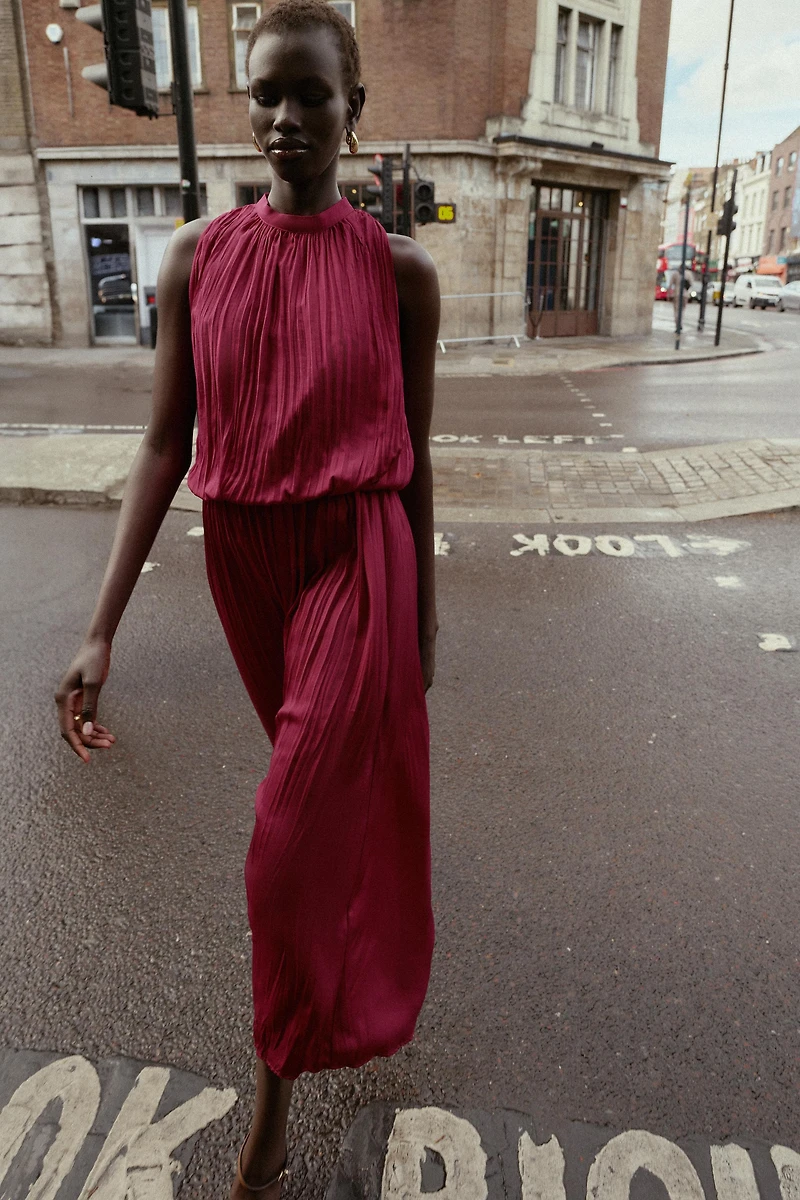 WRINKLE EFFECT PLEATED MIDI DRESS