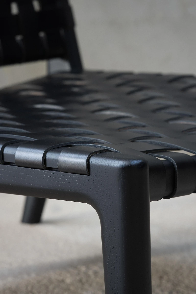 LOUNGE CHAIR 01
