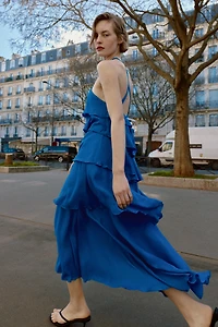 ROBE LONGUE À VOLANTS