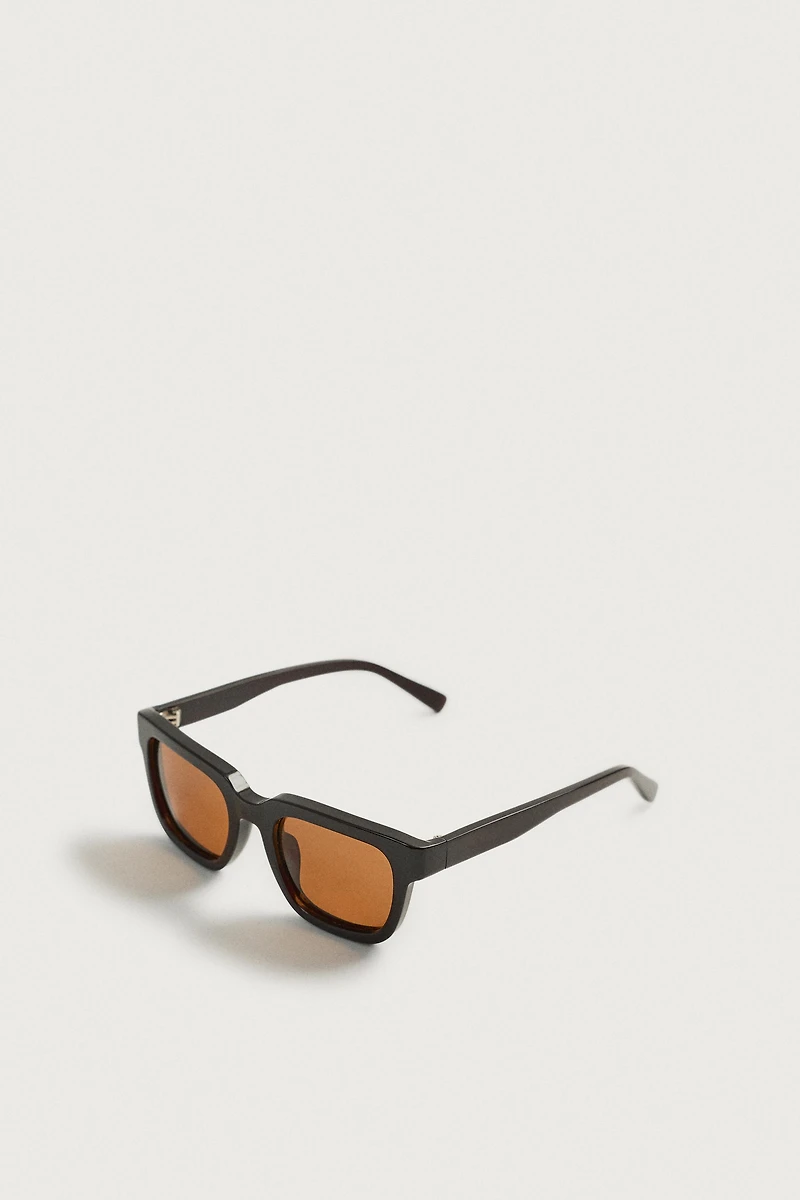 LUNETTES DE SOLEIL CARRÉES