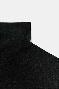 ASYMMETRIC TURTLENECK T-SHIRT