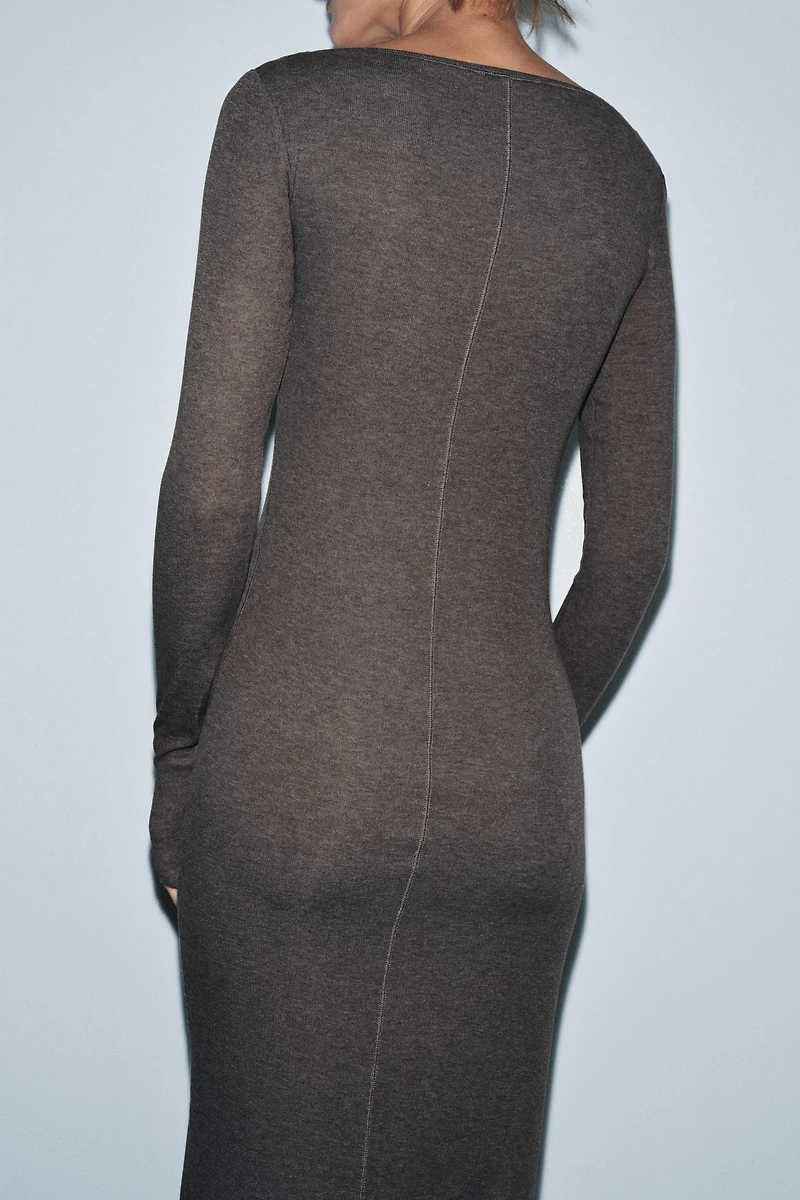 ROBE LONGUE À MANCHES LONGUES