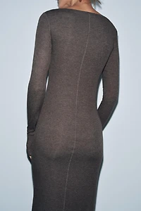 ROBE LONGUE À MANCHES LONGUES