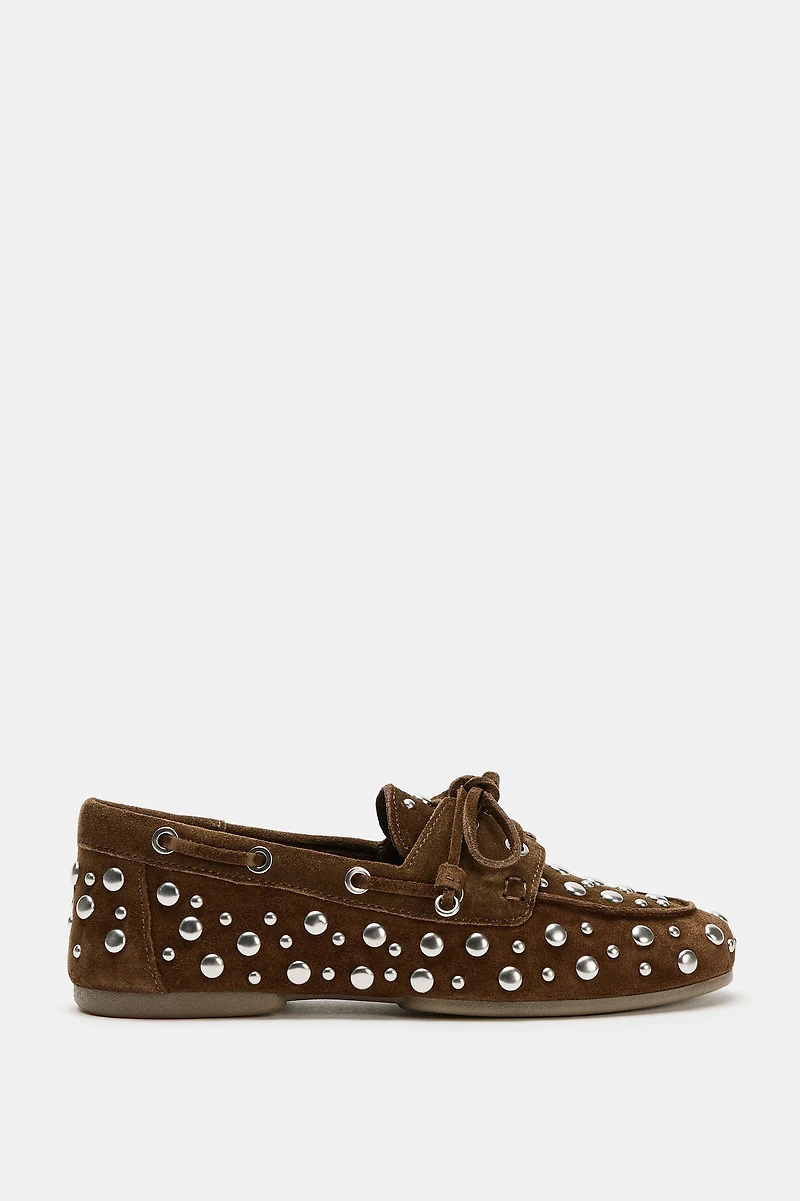 CHAUSSURES BATEAU EN DAIM À CLOUS
