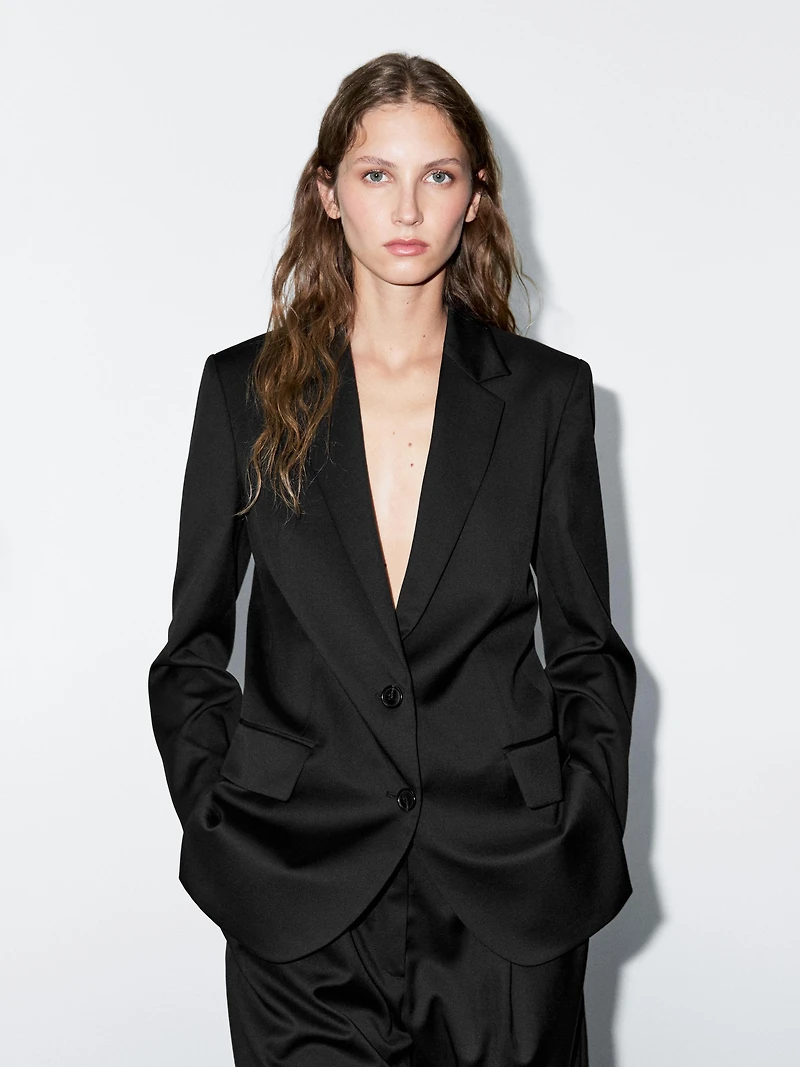 100% extra fine wool two-button blazer