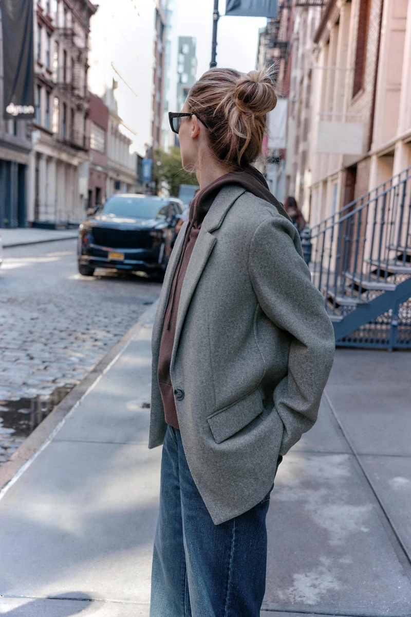 SOFT ONE-BUTTON BLAZER