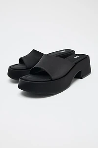 SANDALES SATINÉES CHUNKY