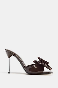 BOW HEELED SANDALS