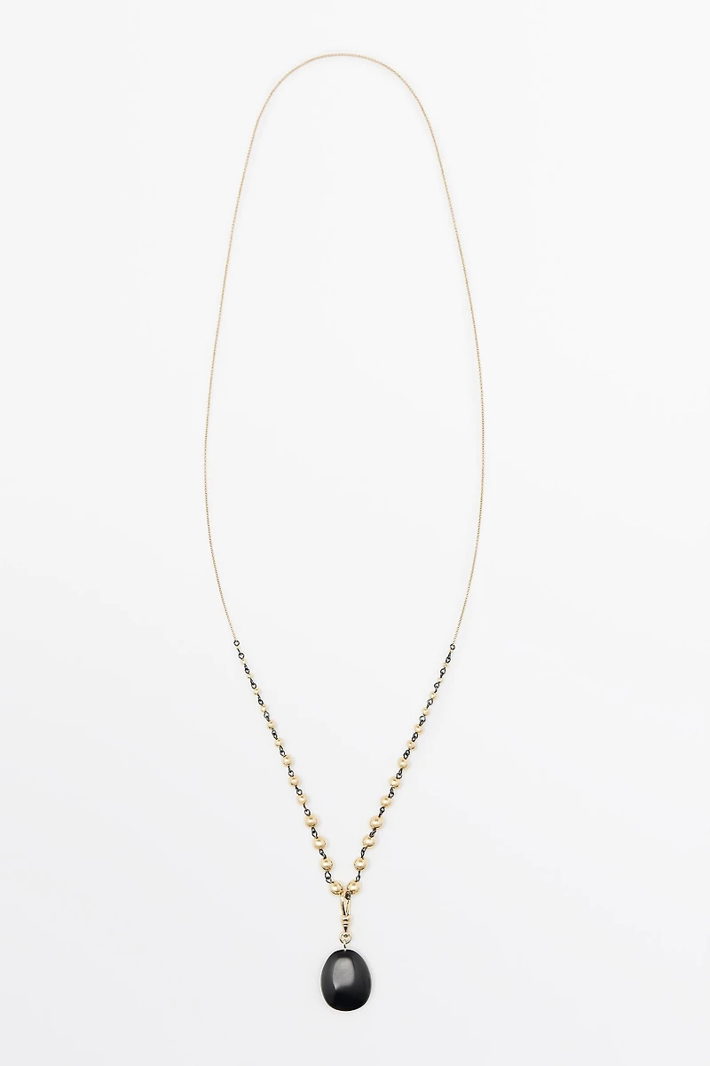 Beaded chain necklace with onyx piece