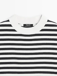 Veste sans manches à rayures et col rond
