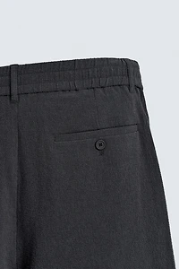 IRREGULAR TEXTURE PLEATED SHORTS