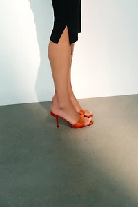 SANDALES À TALONS EFFET VERNIS