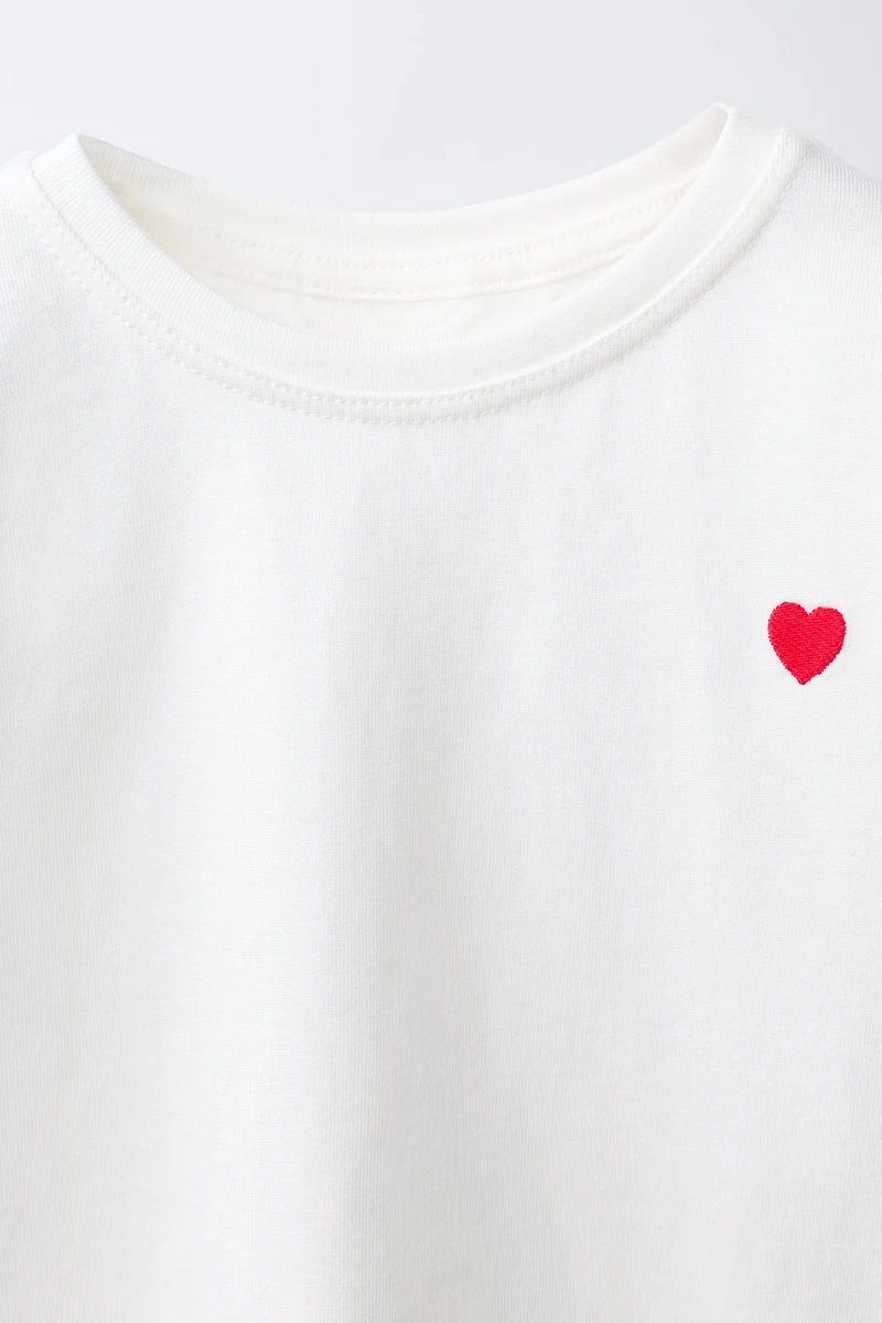 T-SHIRT UNI À CŒUR BRODÉ