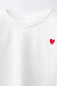 T-SHIRT UNI À CŒUR BRODÉ