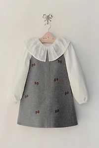 ROBE-SALOPETTE STRUCTURÉE À FLEURS BRODÉES