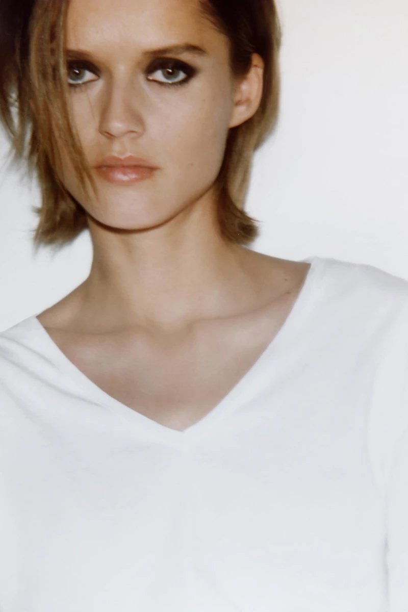 COTTON V-NECK T-SHIRT