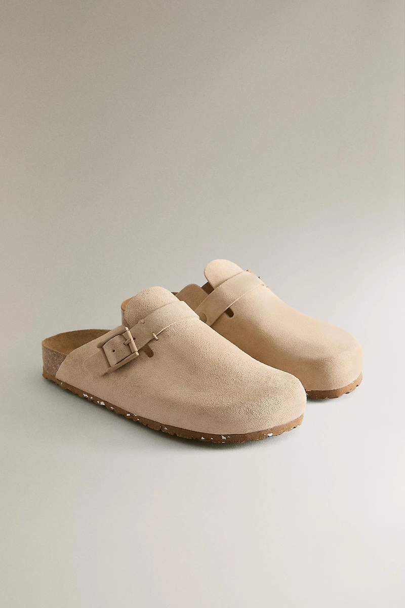 LEATHER CLOGS WITH BUCKLE DETAIL AND TOPSTITCHING