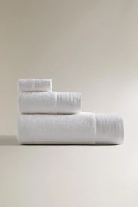 BATH TOWEL WITH BAND APPLIQUÉ