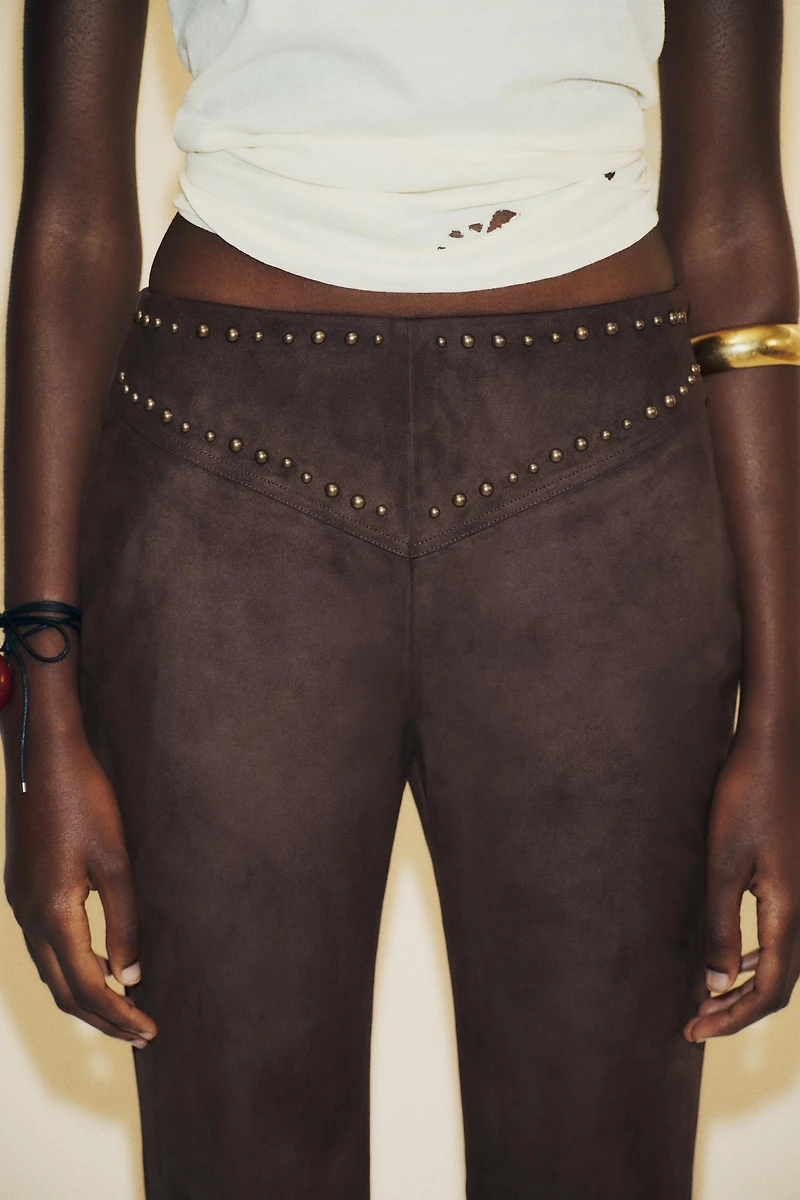 PANTALON FLARE EFFET DAIM CLOUS