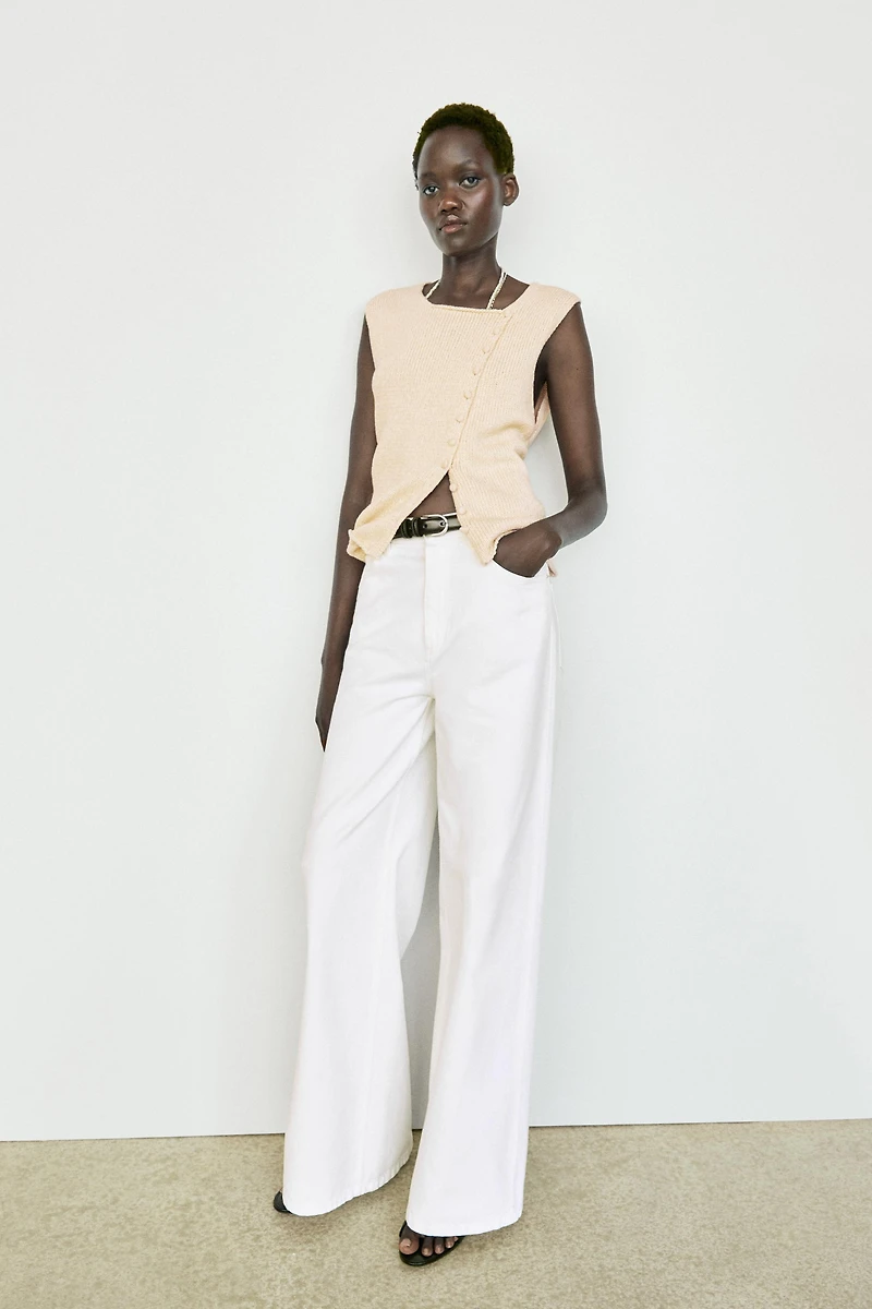 Cotton blend knit top with button detail