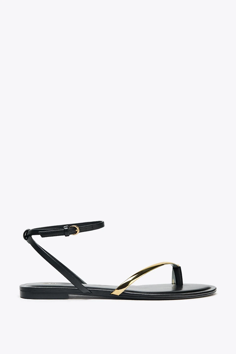 FLAT SANDALS WITH DETAIL