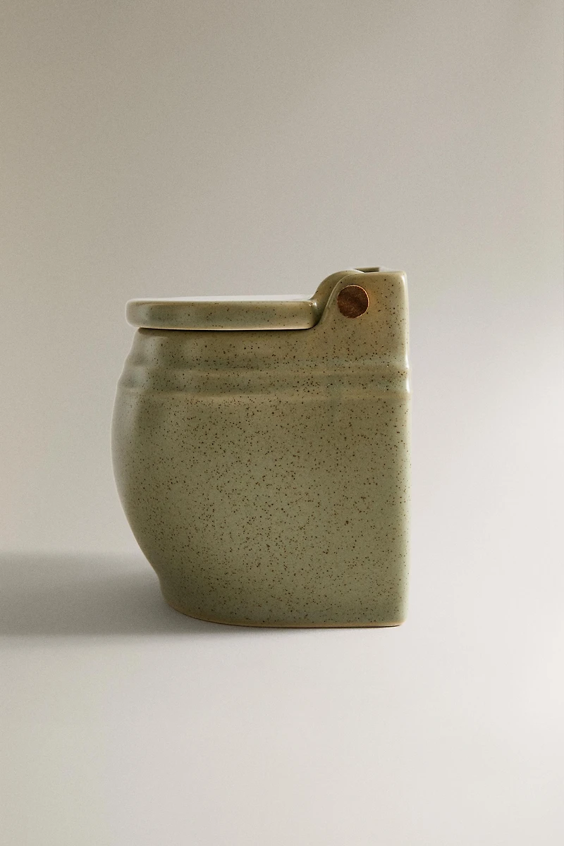 STONEWARE SALT SHAKER WITH LID