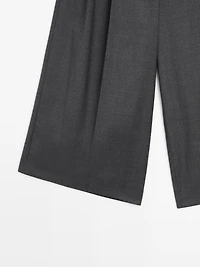Long wool Bermuda shorts with darts
