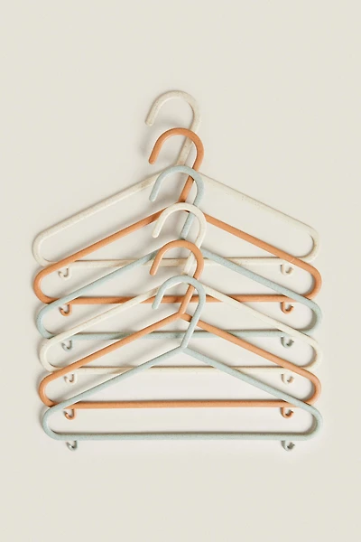 PACK OF CHILDREN’S HANGERS IN PASTEL COLORS (PACK OF 6)