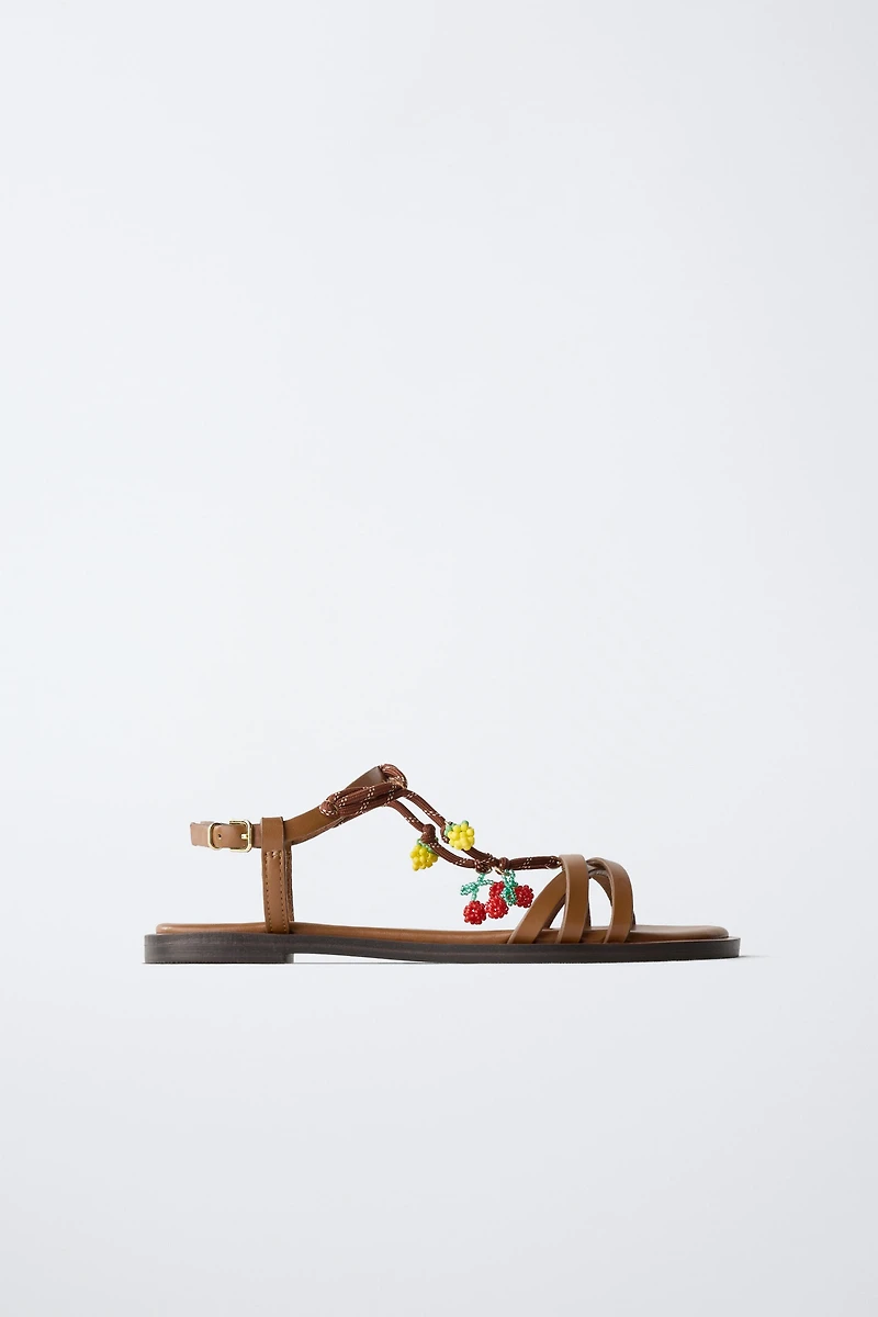 SANDALES À BRIDES ET FRUITS