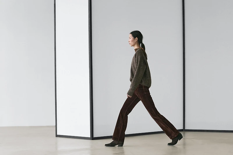 High-waist flocked boot-cut jeans