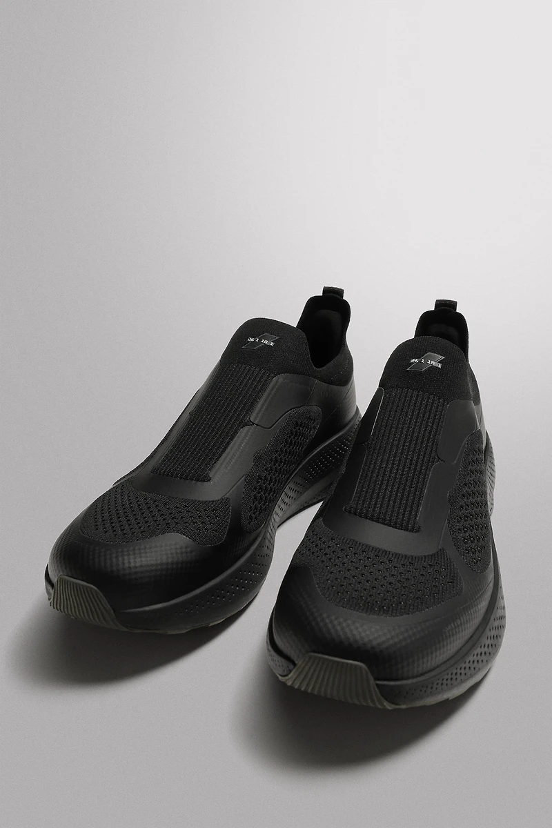 TRAIL RUNNING SNEAKERS