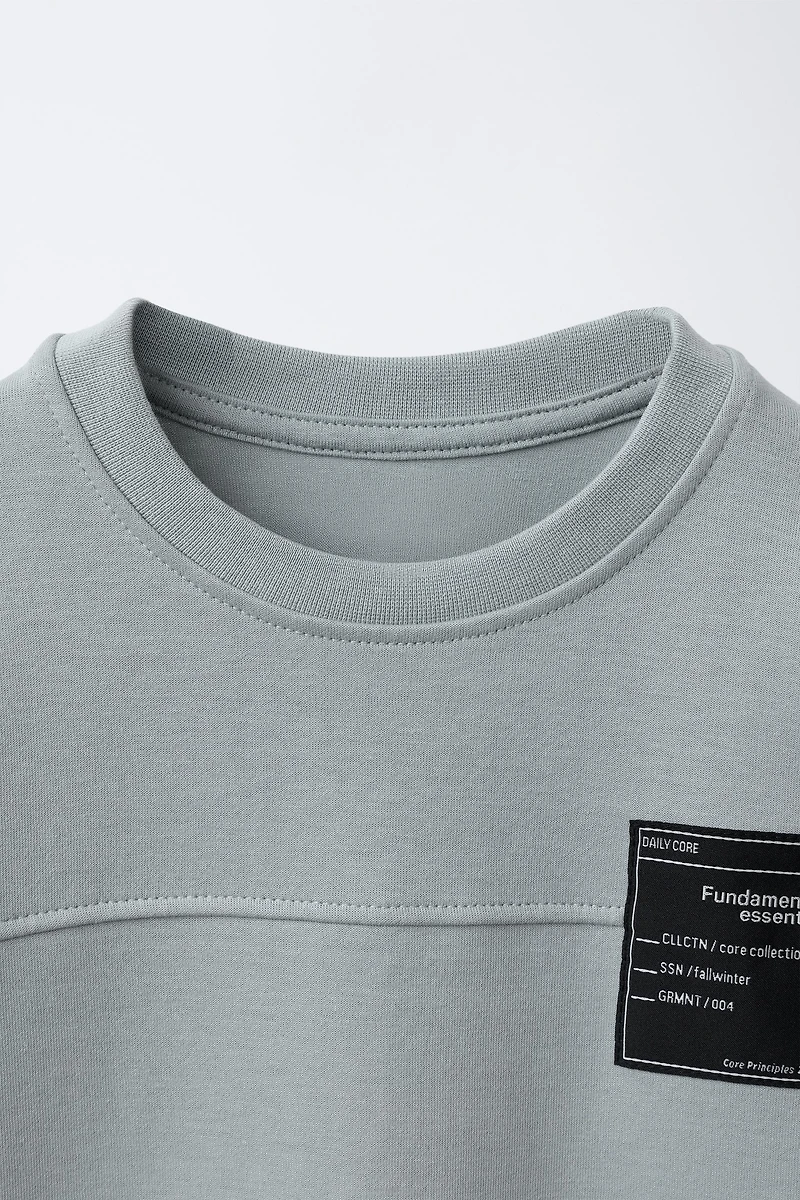 ENSEMBLE T-SHIRT ET BERMUDA INTERLOCK ÉTIQUETTE
