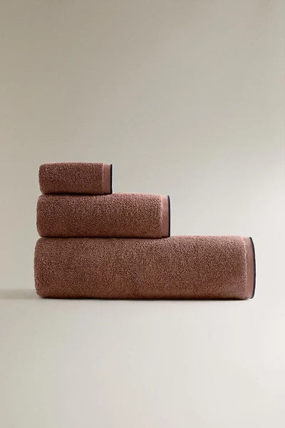 COTTON OVERLOCK BATH TOWEL